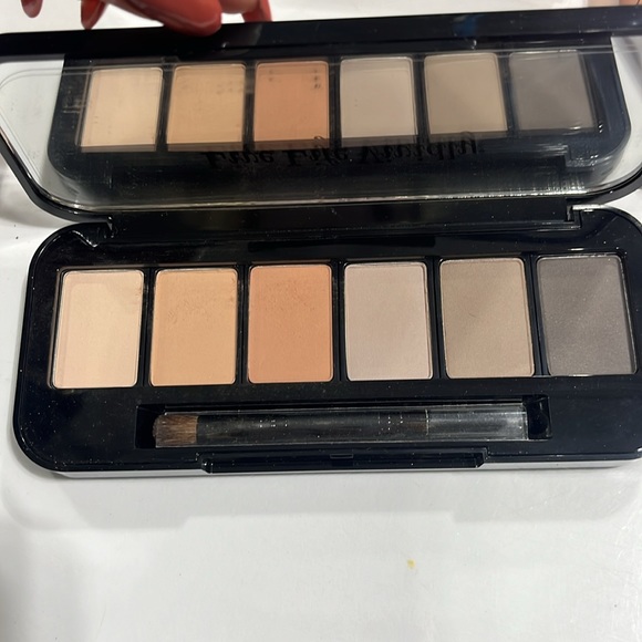 Prestige Makeup bundle - Picture 3 of 7